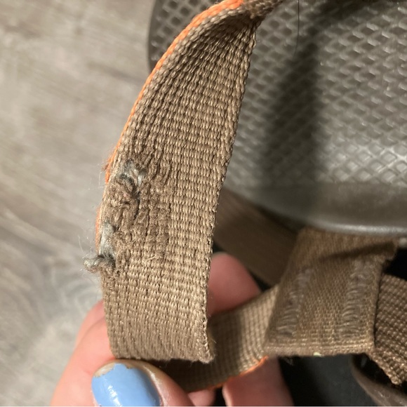 Women’s Chacos with toe strap - Picture 3 of 7